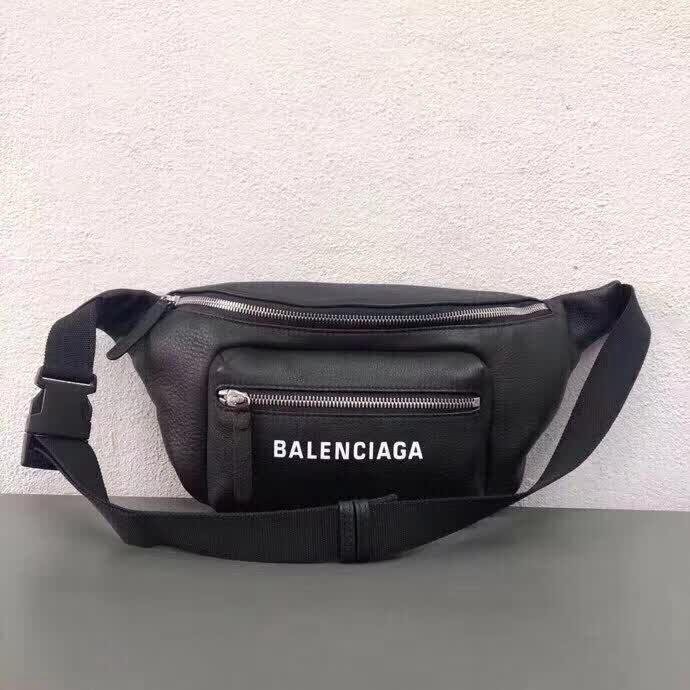 BALENCIAG巴黎世家 真皮胸包  BL1711
